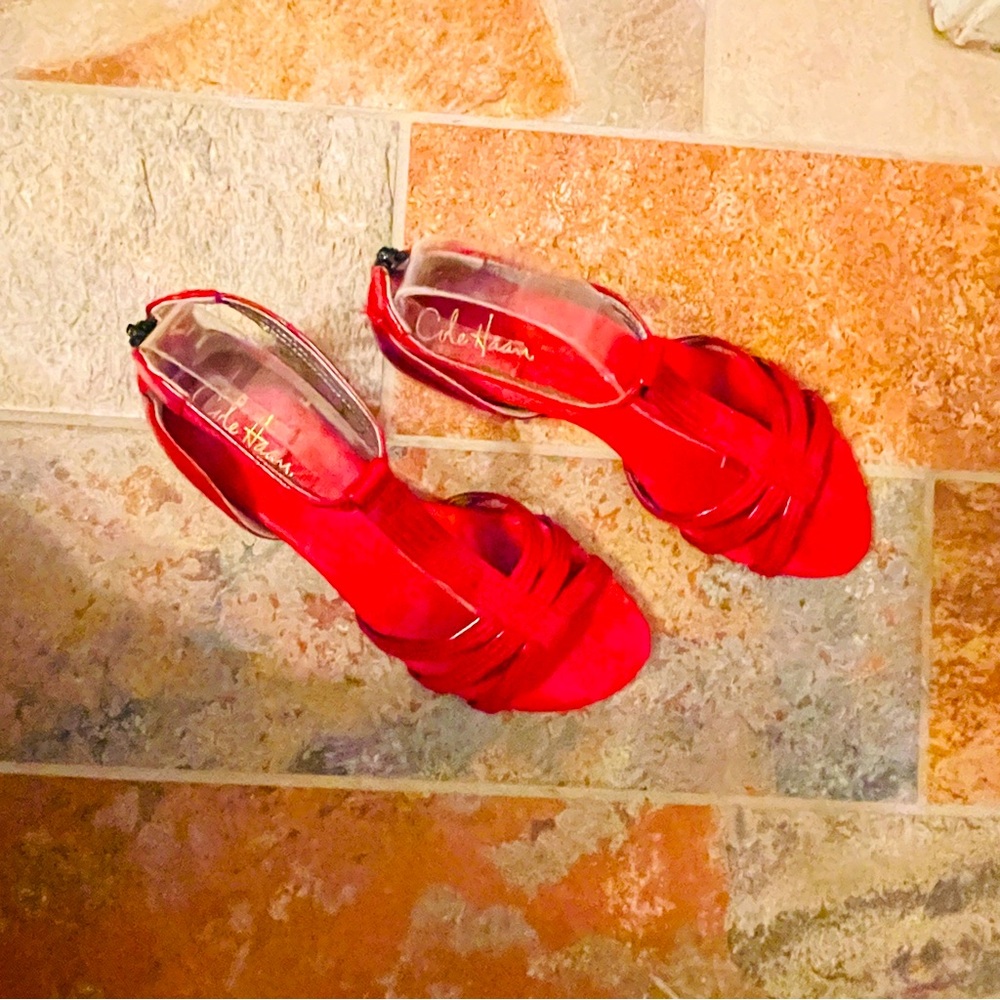 ♥️Sassy Red  Patent Cole Haan Zipper Back, T-Strap, Cage Style Sandals!